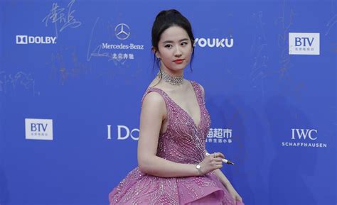 Who is Liu Yifei? Chinese Actress Lands Role in Live-Action 'Mulan' - Newsweek