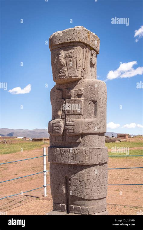 Monolith Statue of Tiwanaku (Tiahuanaco) culture - La Paz Bolivia Stock Photo - Alamy