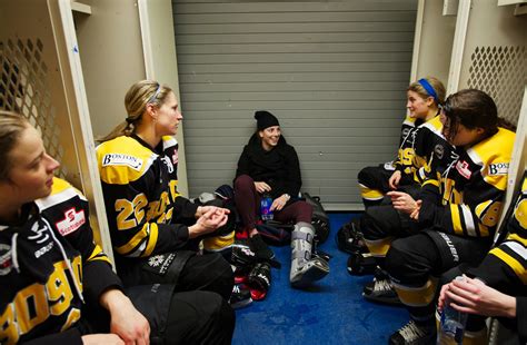 Canadian Women’s Hockey League Faces Challenges in North America - The New York Times