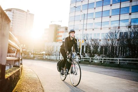 Blog – City bike riding: Five tips for safe cycling | Main Line Health