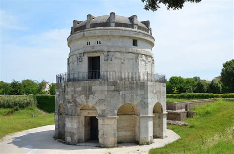 mausoleum_of_theoderic_built_in_520_ad_by_theoderic_the_great_as_his ...