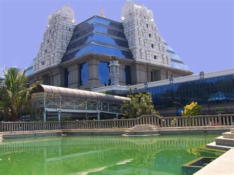 World Thru My Eyes: ISKCON Temple, Bangalore