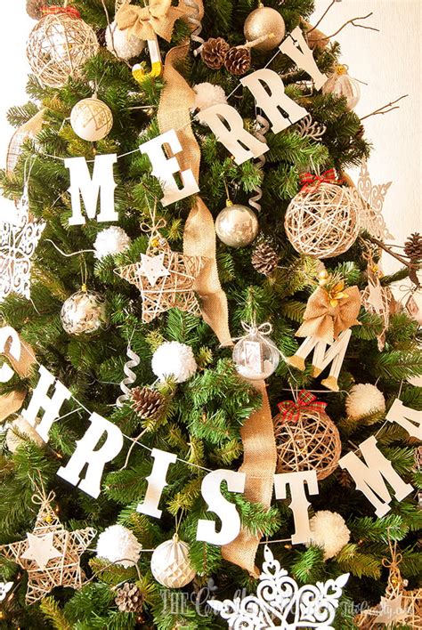 DIY Glittered Merry Christmas Banner | The Crafting Nook