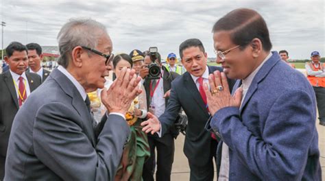 President arrives in Cambodia