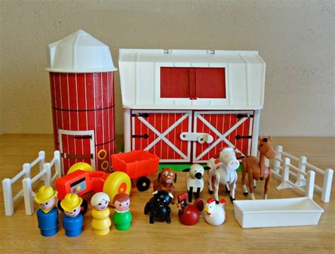 Vintage FISHER PRICE Farm Little People Play Family Set 915