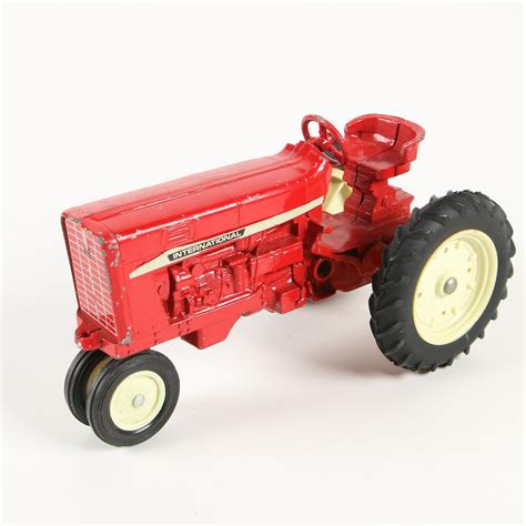 ERTL Co. Die-Cast Metal International Harvester Toy Tractors and Farm Implements | EBTH