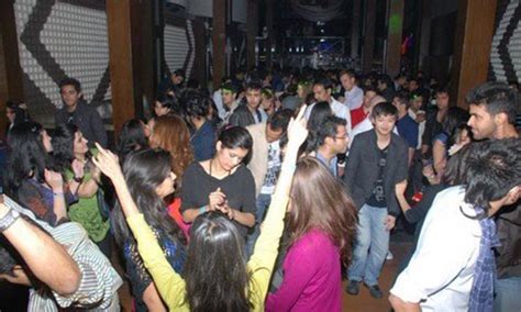 Thousands join movement to 'save' Delhi's nightlife | ummid.com