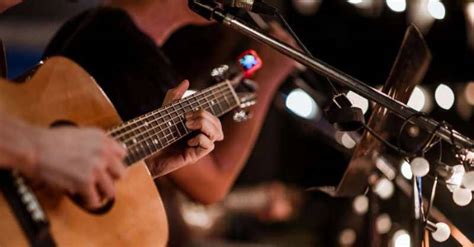 What Is Acoustic Music? With 9 Top Examples & History - Music Industry How To