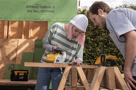 Lewis & Clark College students build, plan to give away tiny house: ‘We ...