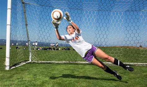 Become a better Goalkeeper with these 3 tips - Soccer Tips