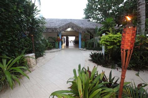 Breakas Beach Resort and Restaurant – Long Vanuatu Property Management