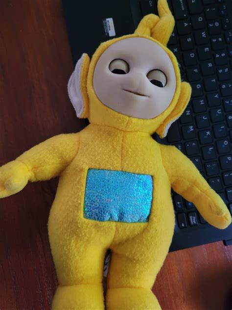 Teletubbies Lala Plush Toy, 興趣及遊戲, 玩具 & 遊戲類 - Carousell