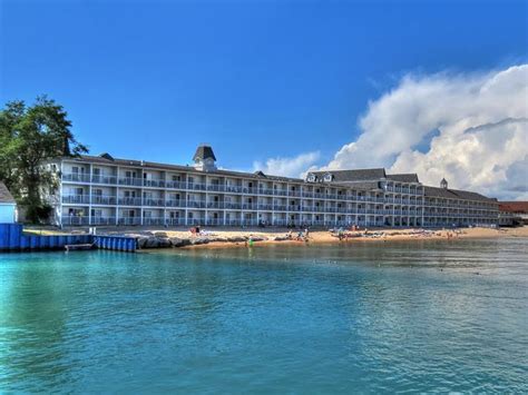 Hamilton Inn Select Beachfront | Mackinaw City Chamber of Commerce