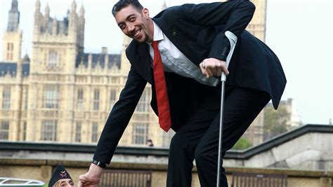 World's tallest man meets world's shortest man