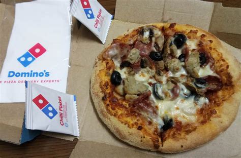 Domino's Brooklyn Style vs. Hand Tossed: What's the Difference?