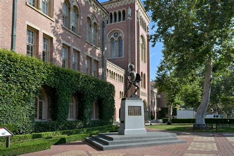 USC campus photos: Hotspots buzz with back-at-school energy