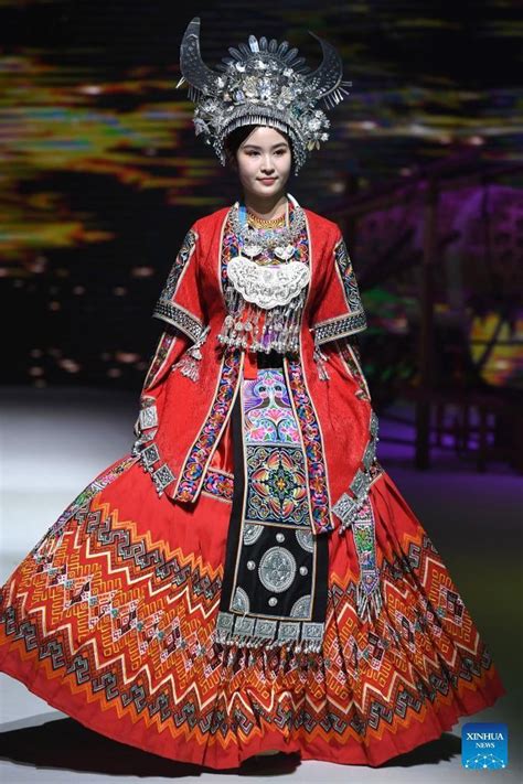 Ethnic costume fashion show in China : r/PicturesofChina