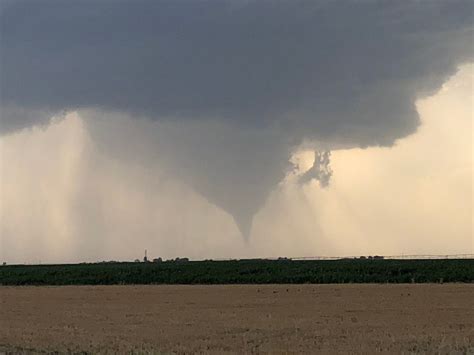 Southwestern Kansas sees tornado after forecast for no chance of rain ...