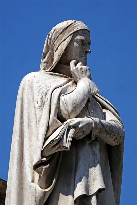 Dante Alighieri Statue Bij Piazza Dei Signori in Verona Stock Foto ...