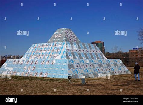 Socrates Sculpture Park in Long Island City Queens NYC Stock Photo - Alamy