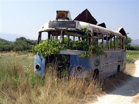 Abandoned bus Free Photo Download | FreeImages