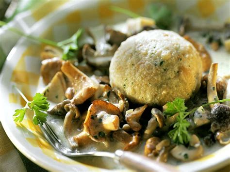 Bread Dumplings with Mushroom Sauce recipe | Eat Smarter USA