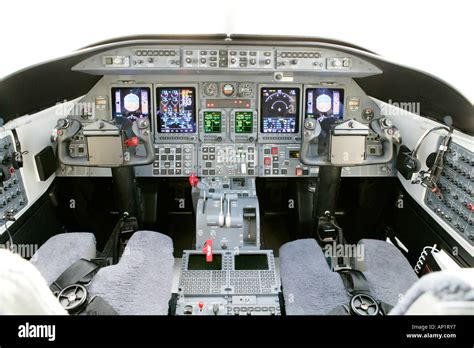 Cockpit Of A Bombadier Learjet 40 Stock Photo - Alamy