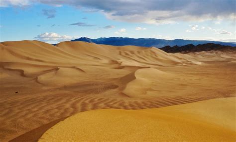 Camping at the Dumont Dunes south of Death Valley NP