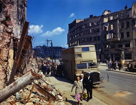 Un sorprendente vídeo en color muestra cómo era la vida en Berlín en 1945 | El Diario Vasco