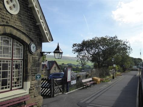 Horton in Ribblesdale railway station © David Smith cc-by-sa/2.0 :: Geograph Britain and Ireland