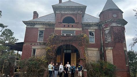 The history of Dunnington Mansion: Longwood students tell an old story | Farmville