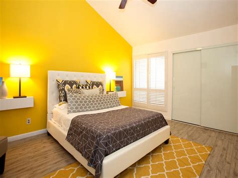 10 Beautiful Master Bedrooms with Yellow Walls