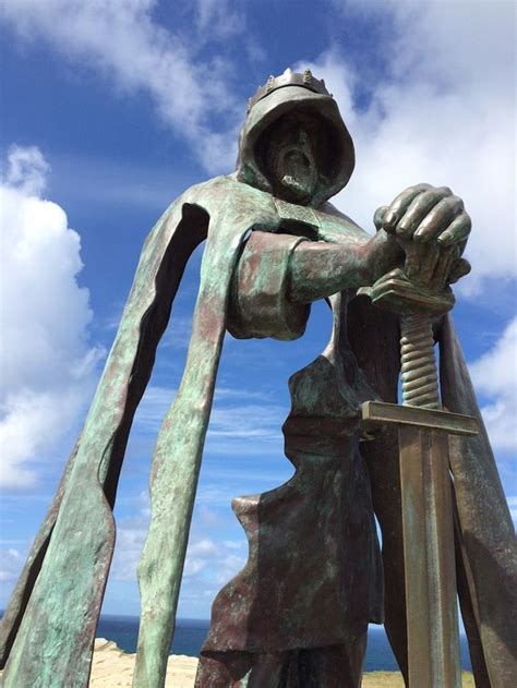 8Ft Bronze Statue Of King Arthur Keeps A Watchful Eye Over The Atlantic Ocean | Statue, Bronze ...