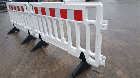 PLASTIC BARRIERS WHITE 2m x 1m | Scafftex