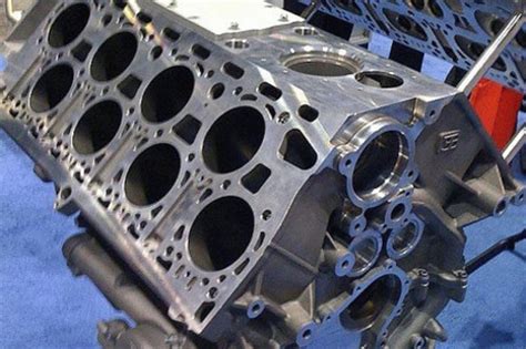 Handmade mini V18 engine : r/EngineeringPorn