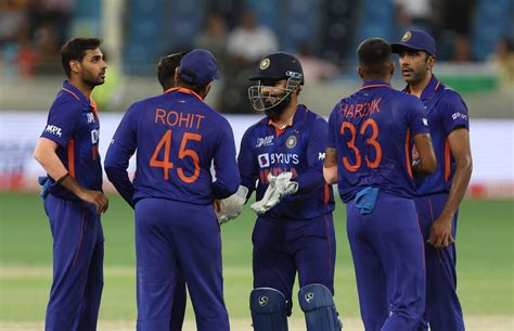 India vs Sri Lanka 2nd ODI: India beats Sri Lanka by 4 wickets in Kolkata | Zee Business