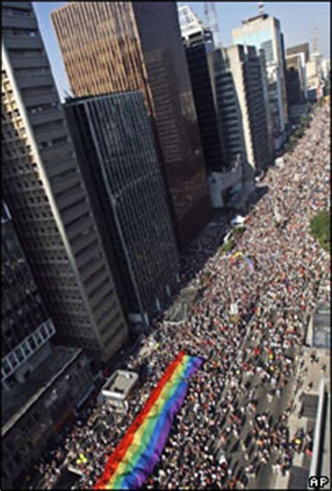 BBC NEWS | Americas | Sao Paulo holds Gay Pride parade