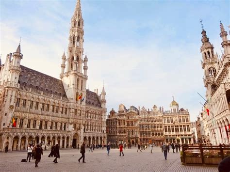 Brussel's Grand Place through the ages | Sophie's World Travel Inspiration