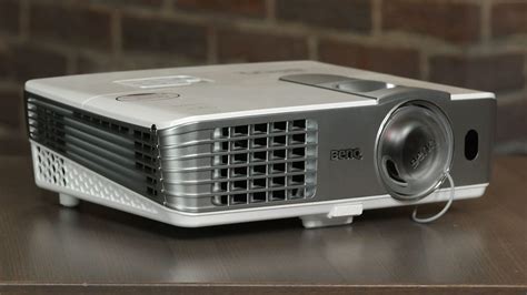 BenQ projector's short throw, good price - Video - CNET