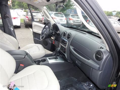 2004 Jeep Liberty Limited 4x4 interior Photo #51772183 | GTCarLot.com