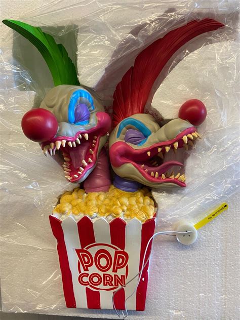 Killer Klowns From Outer Space Light Up Popcorn Statue - Spirit ...