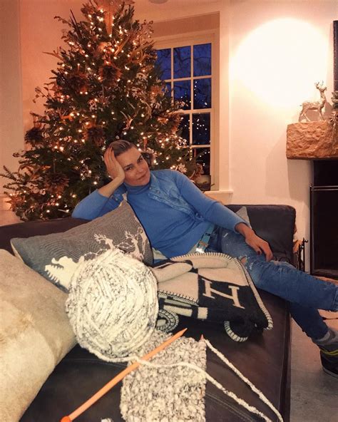 Yolanda Hadid’s Farmhouse Is Cozy Christmas Perfection | Yolanda hadid ...