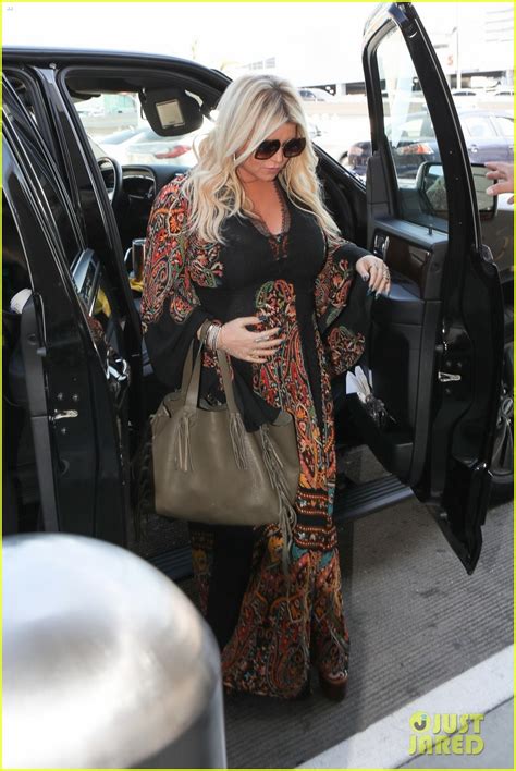 Jessica Simpson Cradles Baby Bump After Announcing Third Pregnancy!: Photo 4149720 | Jessica ...