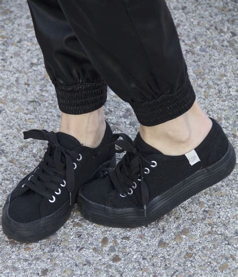 Black platform sneakers http://www.it-girl.es/all-black/ | Black ...