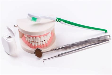 How to Use Dental Floss: Pros and Cons | MGA Dental