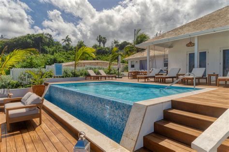 Queens 4-Beachfront Villa - Swimming pool, staff, Newly refurbished! - Jamaican Treasures