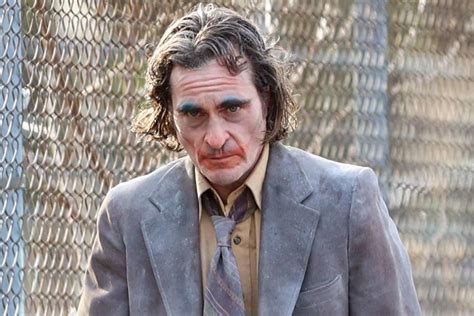 Joaquin Phoenix Walks New York City Sidewalks in Character While ...