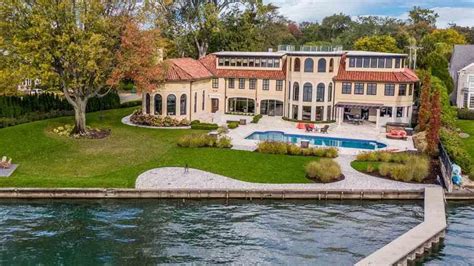 Grosse Pointe Park estate once owned by music star loaded with amenities