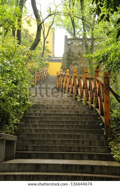 Suzhou Taihu Lake Scenic Area Stock Photo 136644674 | Shutterstock