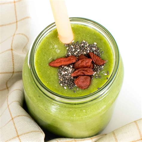 Vegan Kale Smoothie - kiipfit.com